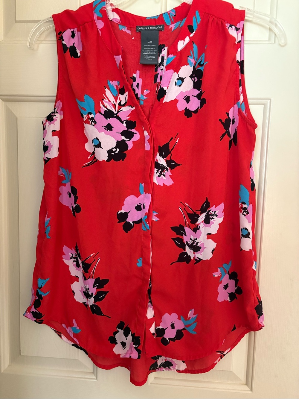 Chelsea & Theodore Size Medium Red Floral Sleeveless Blouse